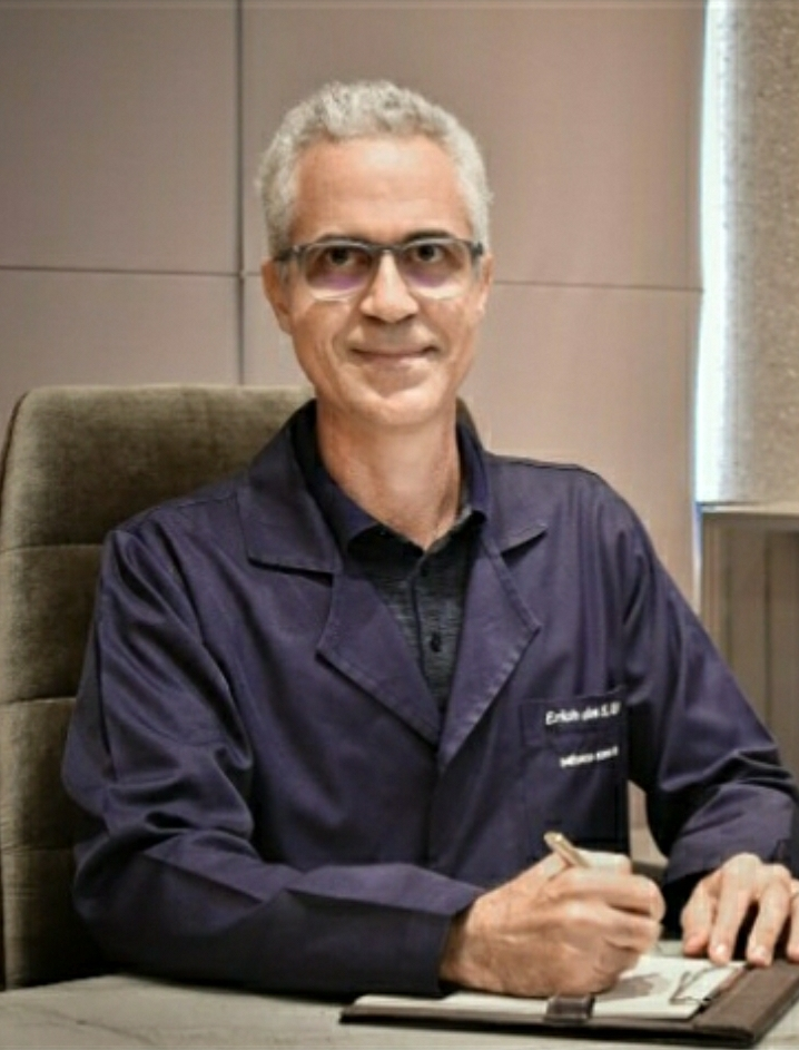 Dr. Erich Ramos, médico otorrinolaringologista