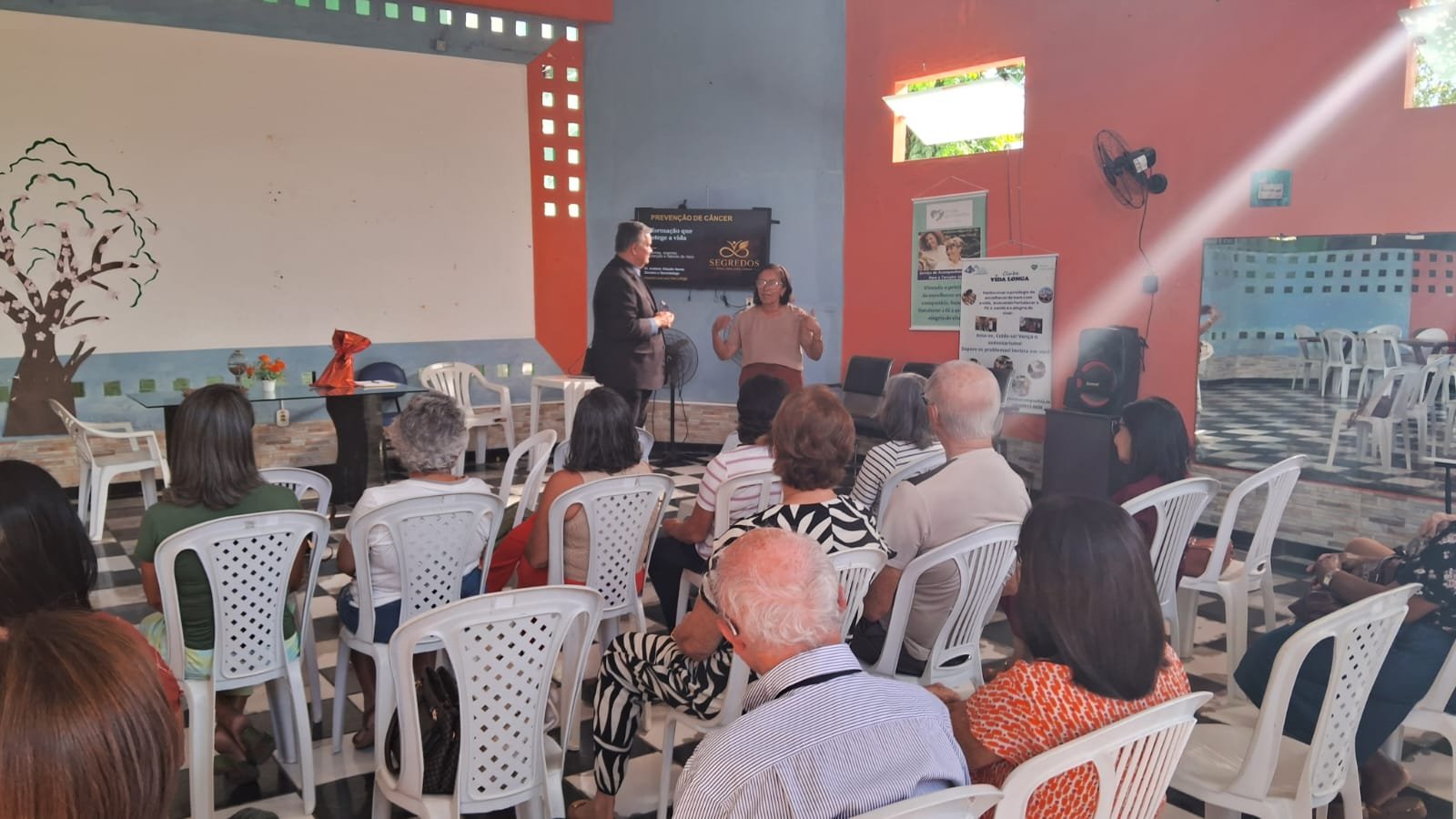 Dr. Antônio Cláudio durante a palestra sobre prevenção do câncer